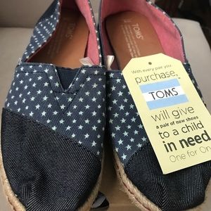 New TOMS Blue Red Stars Rope Sole sz 6 / 36